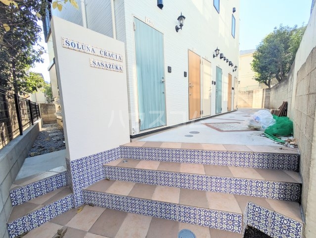 26/29 エントランス