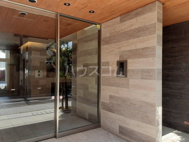 23/26 エントランス