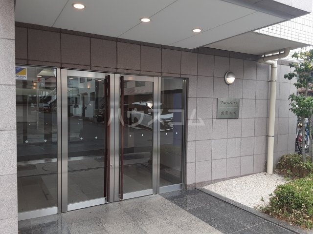 26/27 エントランス