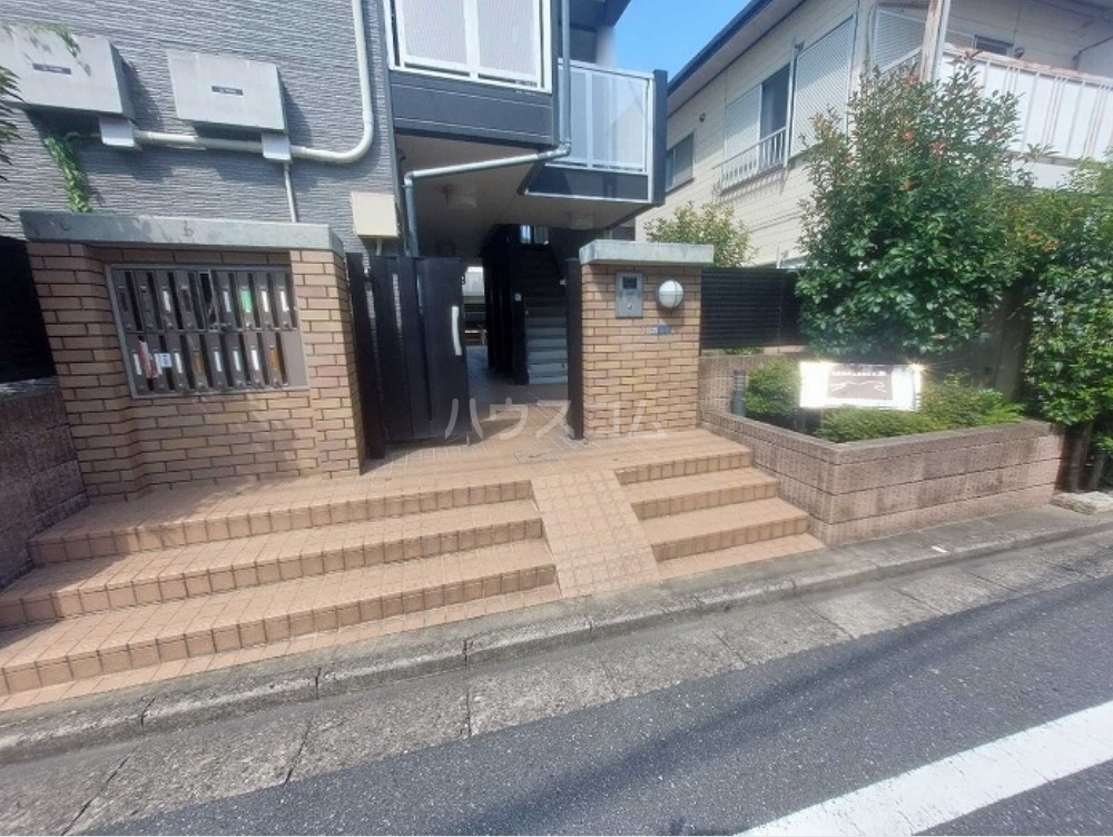 16/21 エントランス