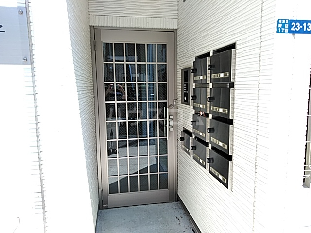 20/27 エントランス