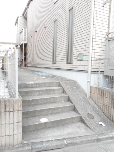 28/30 エントランス