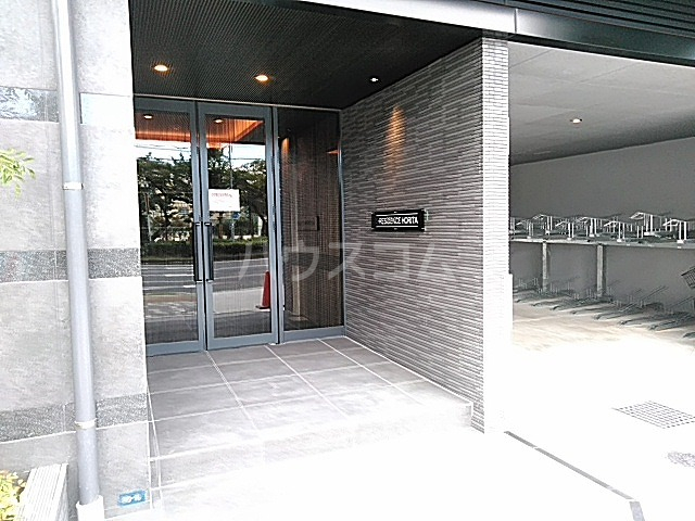 27/30 エントランス