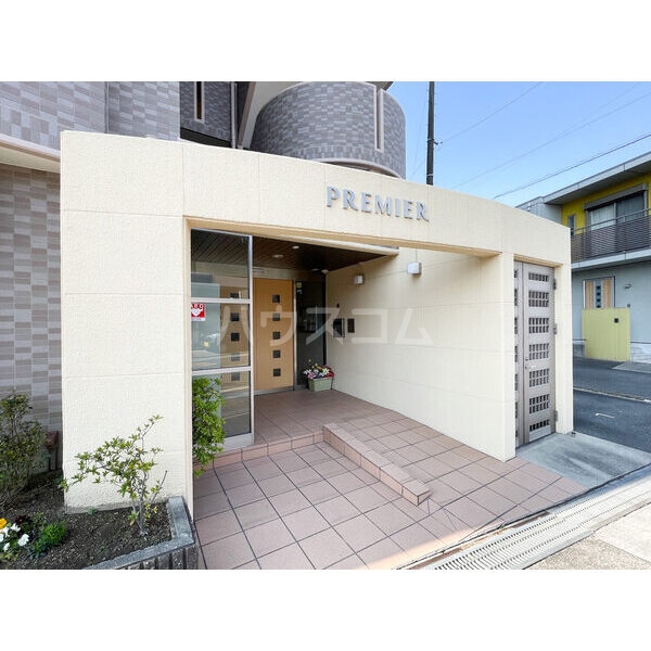 2/5 エントランス