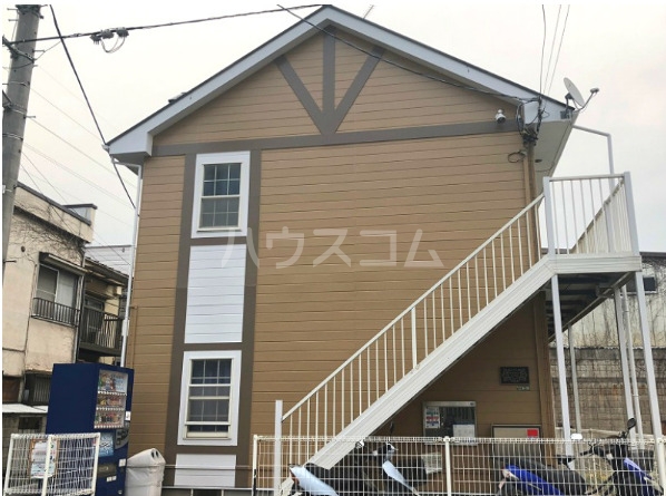 レオパレス足立新田の外観