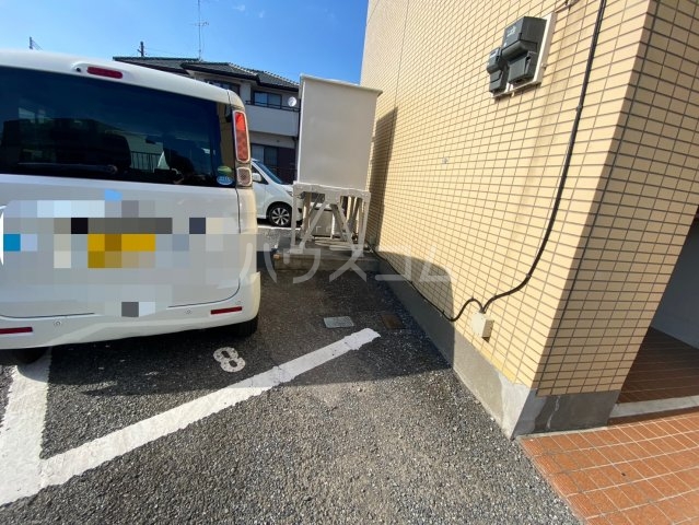 27/28 駐車場