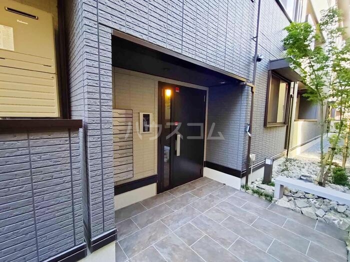 24/30 エントランス