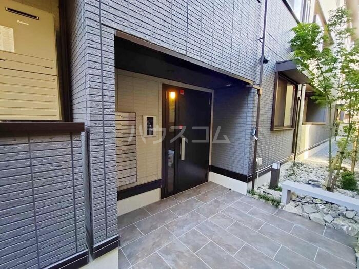 23/30 エントランス