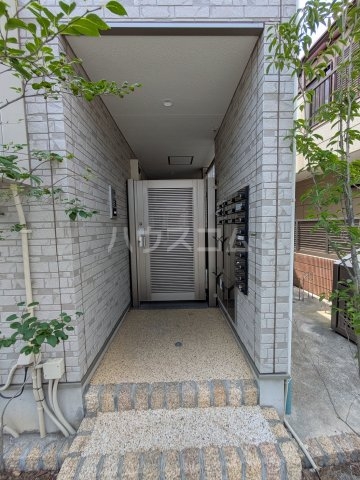 26/30 エントランス