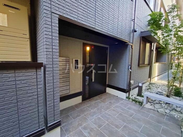 23/30 エントランス