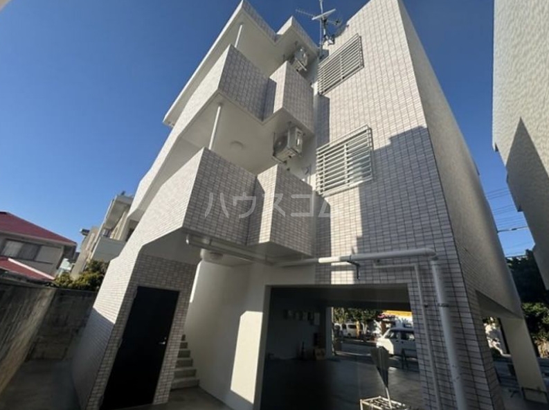 15/22 エントランス