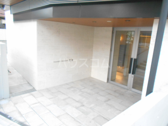 28/30 エントランス