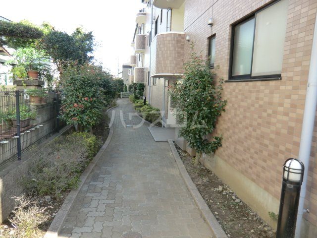 23/30 エントランス