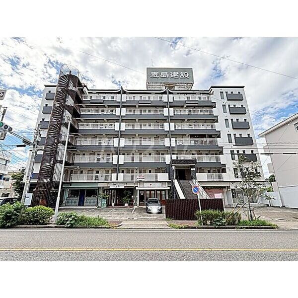 15/23 エントランス