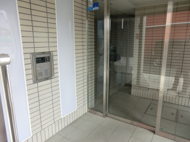 23/30 エントランス