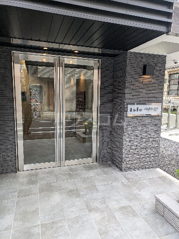 28/30 エントランス