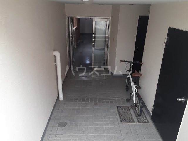 5/5 エントランス