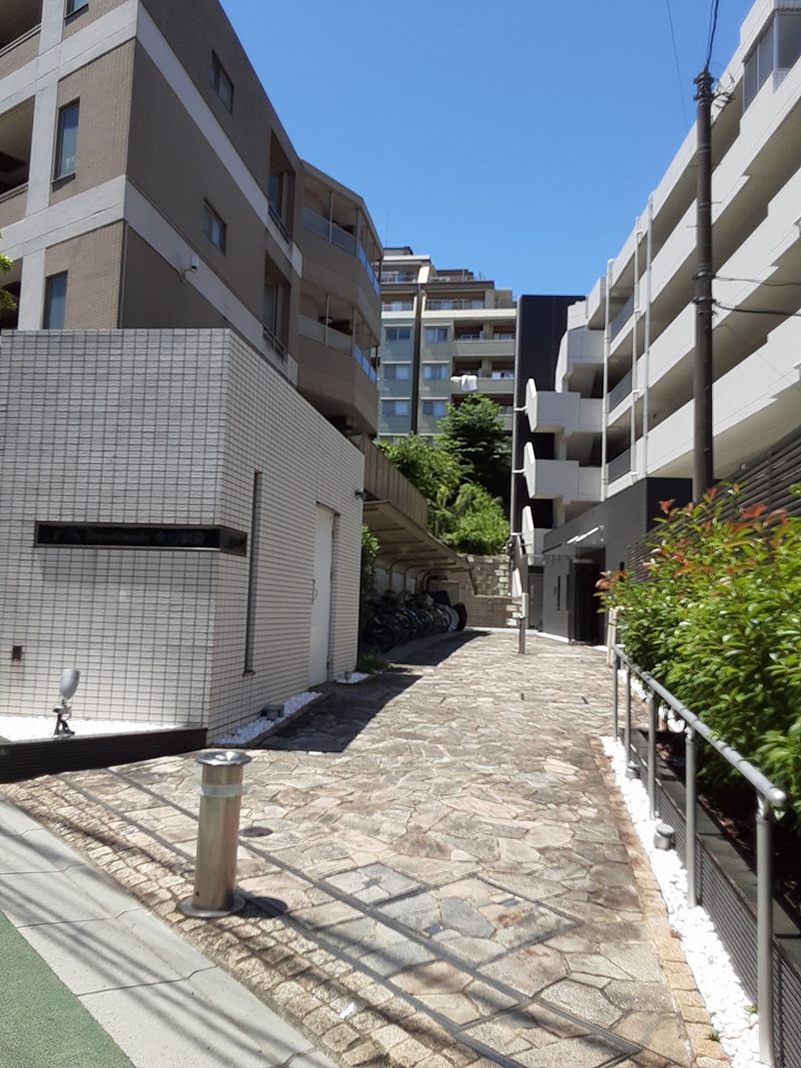 25/30 エントランス