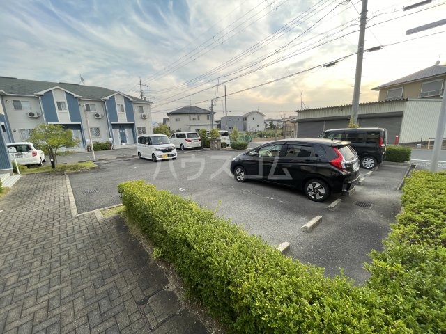 2/3 駐車場