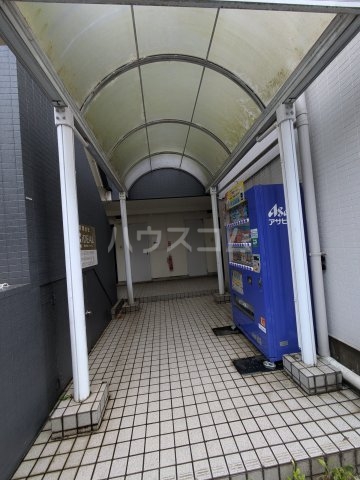 21/30 エントランス