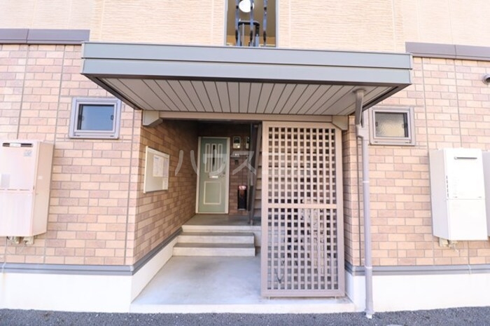 18/22 エントランス