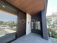 24/30 エントランス