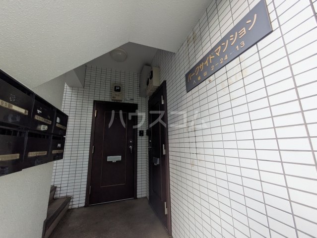 18/26 エントランス