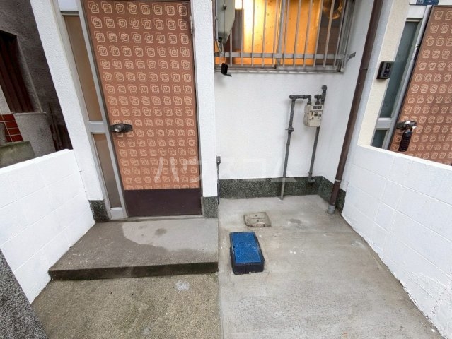 28/30 エントランス