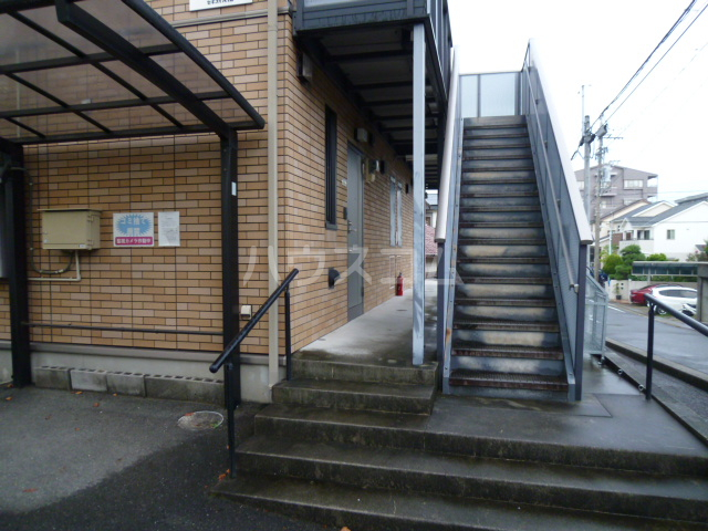 28/30 エントランス