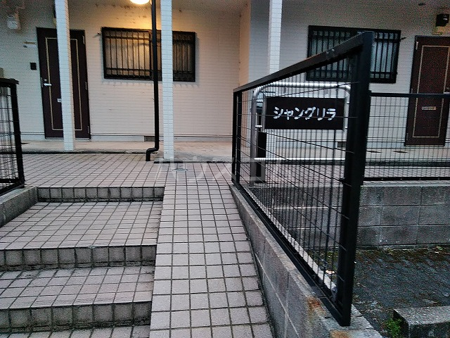 28/30 エントランス