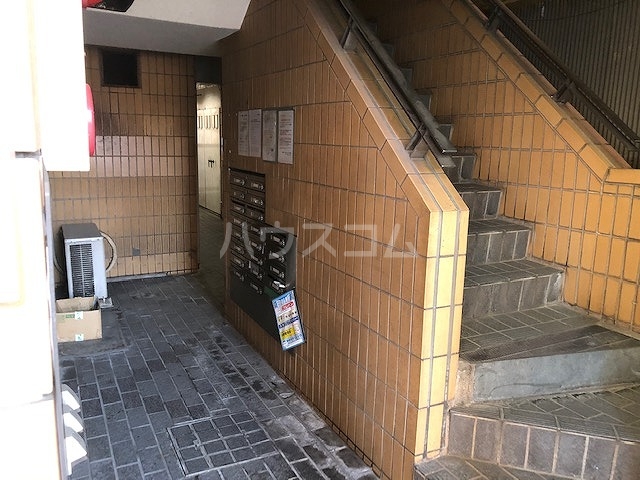 20/29 エントランス