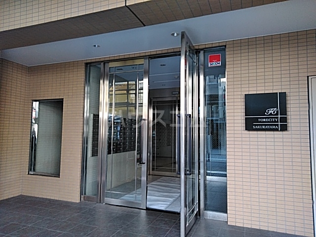 28/30 エントランス