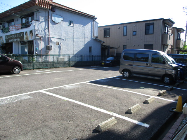 22/28 駐車場