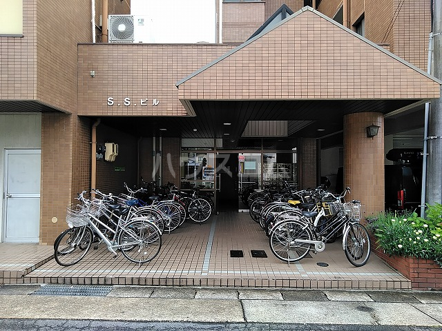 14/18 エントランス