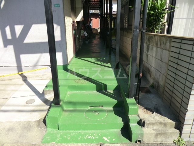 23/30 エントランス