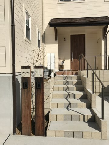 27/30 エントランス