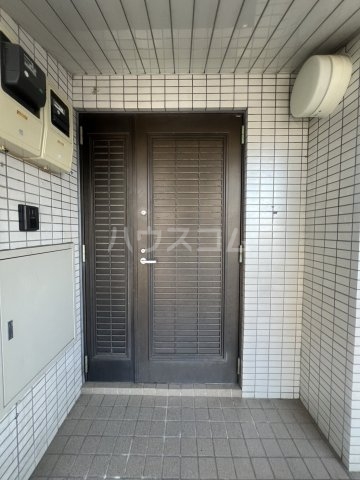 3/4 エントランス