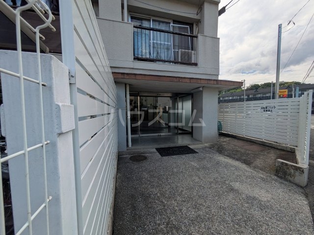 27/30 エントランス