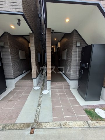 18/23 エントランス