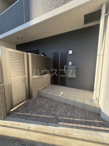 26/30 エントランス