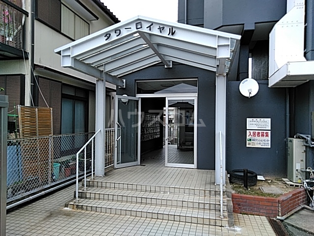 21/30 エントランス