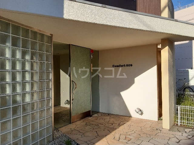 21/23 エントランス