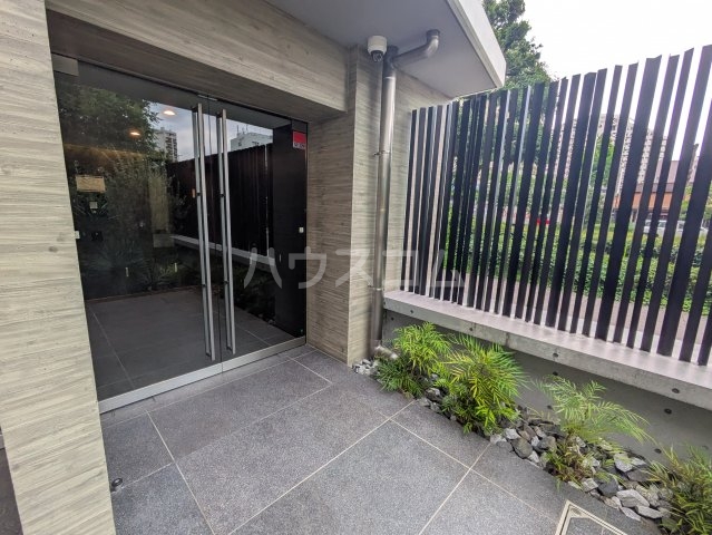 22/26 エントランス