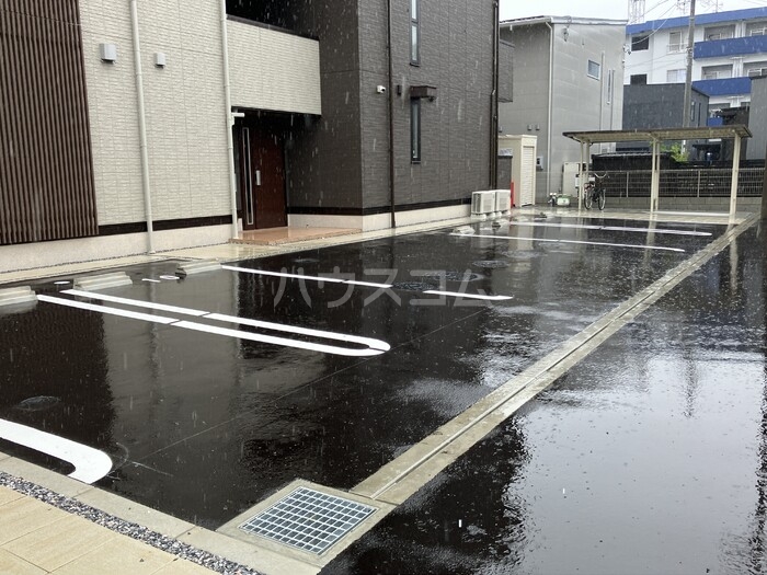 27/30 駐車場