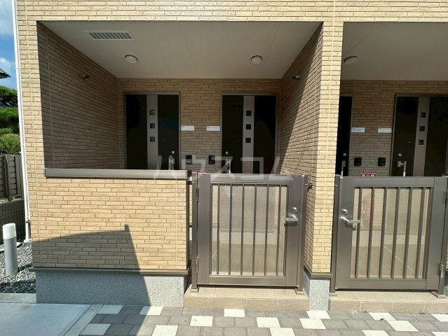 22/30 エントランス