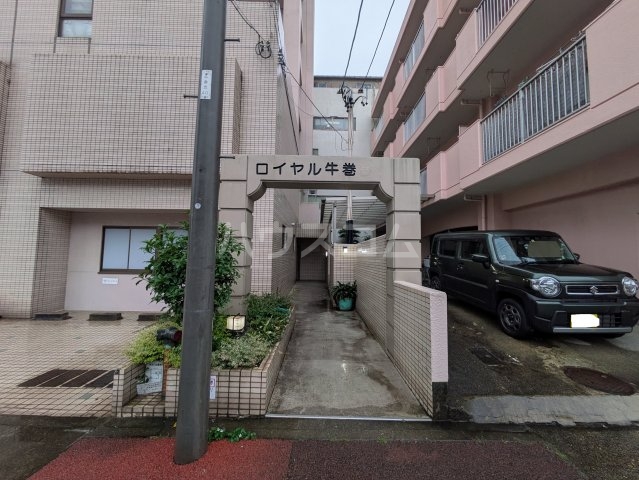 22/28 エントランス