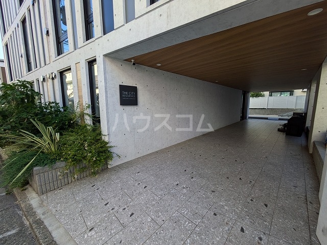 21/26 エントランス