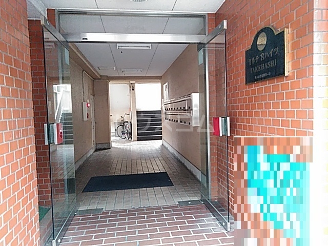 21/30 エントランス