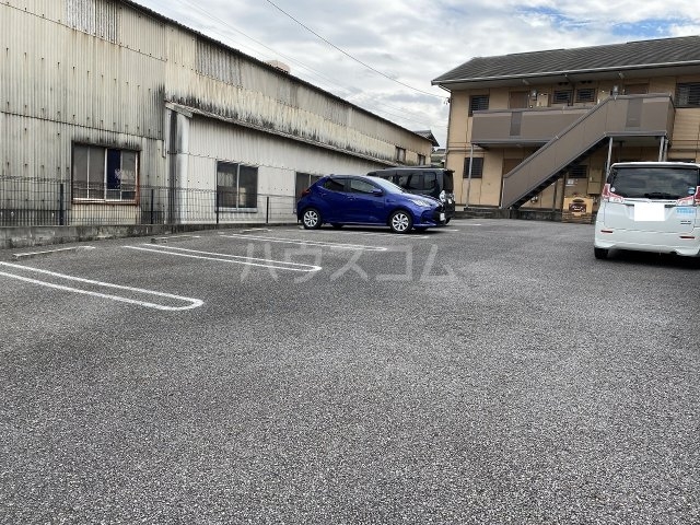 18/28 駐車場