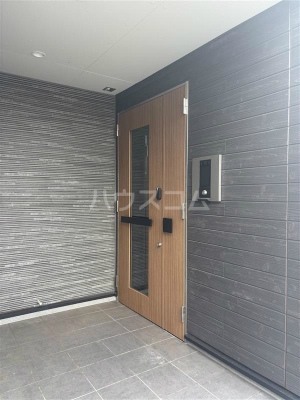 28/30 エントランス